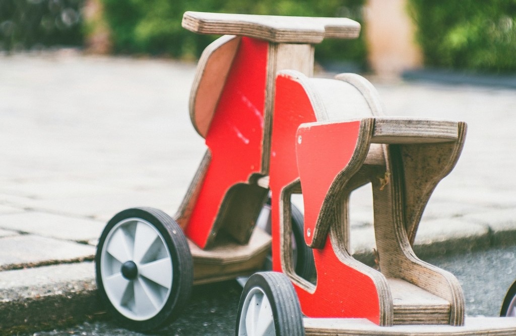 Av de 50 förskolor som enligt Ekot har allra högst halter av både kvävedioxid och små partiklar är åtta nybyggda.